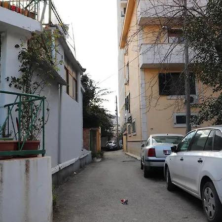 Tia Lelcaj Тирана
